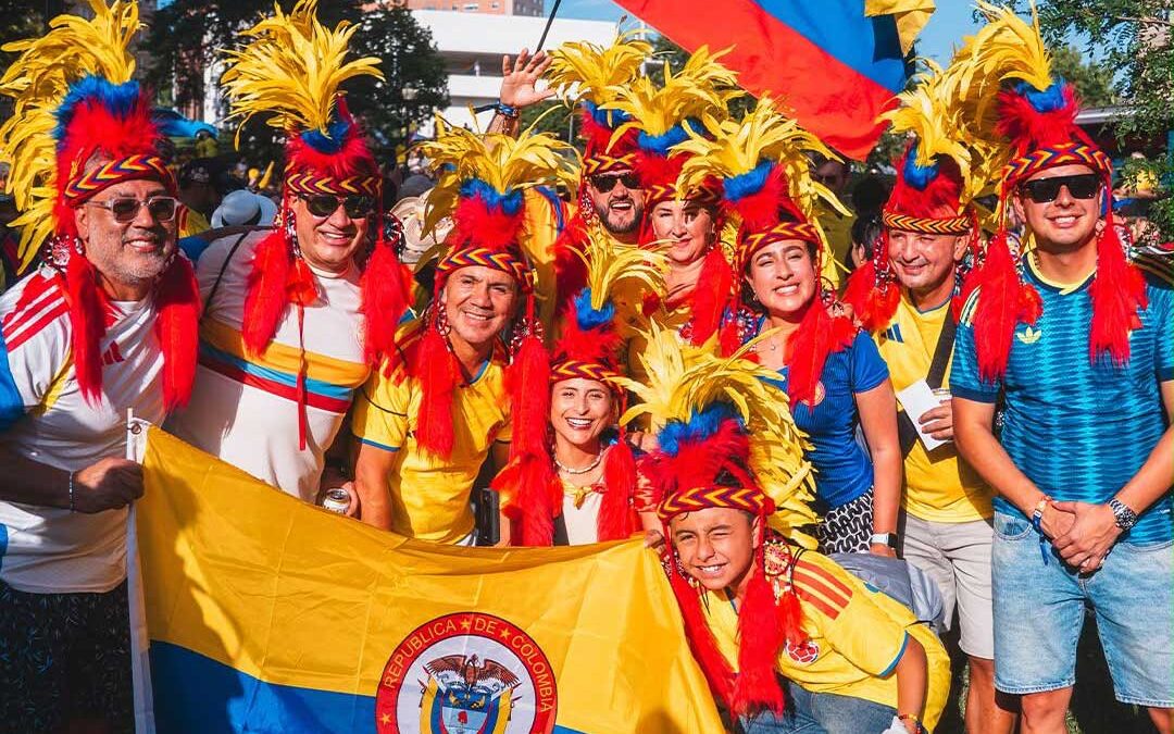 Los aficionados colombianos tiñen Kansas City de amarillo